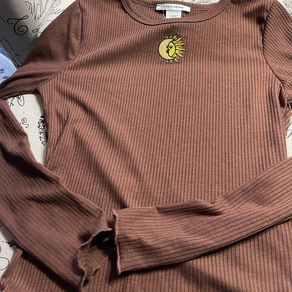 Ruffle long sleeve moon and sun crop top new